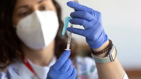 Las vacunas contra el coronavirus pueden mejorar los síntomas del COVID persistente. Las vacunas contra el coronavirus pueden mejorar los síntomas del COVID persistente.