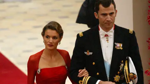 Los reyes Felipe y Letizia en la boda de Federico de Dinamarca en mayo de 2004. Los reyes Felipe y Letizia en la boda de Federico de Dinamarca en mayo de 2004.
