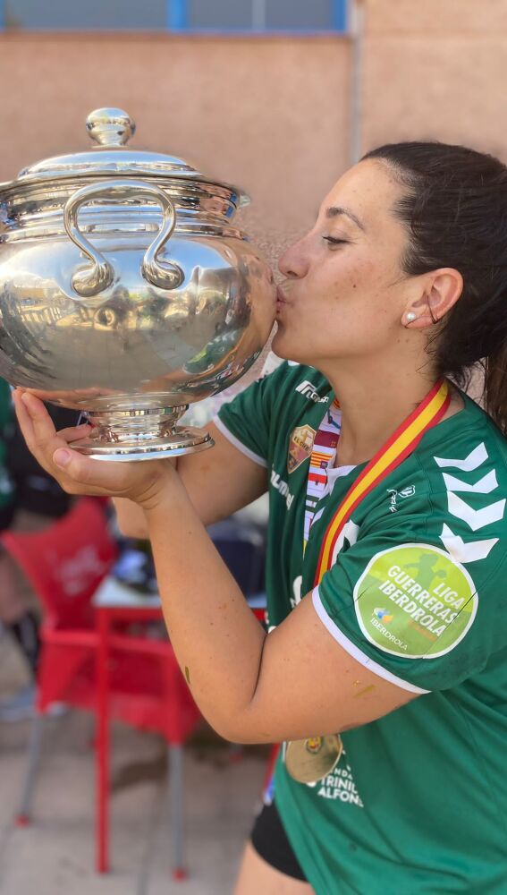 Nuria Sempere Andreu, jugadora del Club Balonmano Elche.