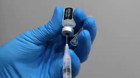 La OMS ve factible controlar la pandemia en 2022 y pide "no desperdiciar" esta oportunidad La OMS ve factible controlar la pandemia en 2022 y pide "no desperdiciar" esta oportunidad
