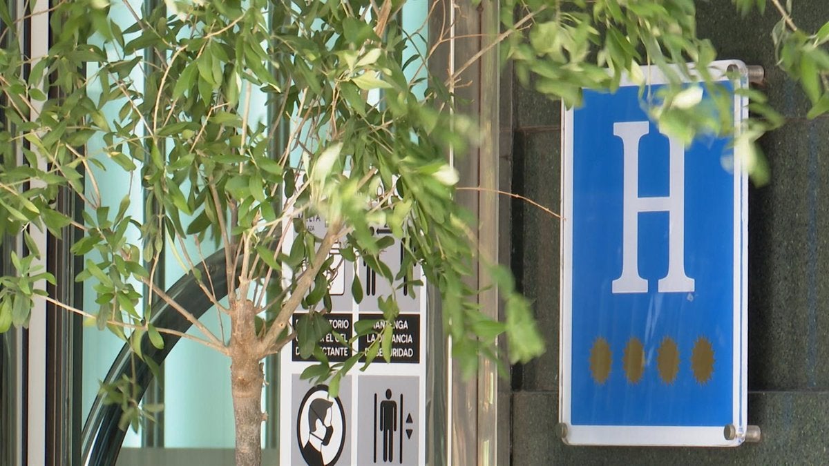 Hosbec alerta de una "carencia de personal cualificado" en los hoteles y dice que "no es un tema retributivo" Hosbec alerta de una "carencia de personal cualificado" en los hoteles y dice que "no es un tema retributivo"