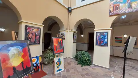 55 artistas internacionales de 15 países muestras sus pinturas en Hellín 55 artistas internacionales de 15 países muestras sus pinturas en Hellín