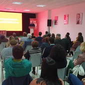 Instantes de la comparecencia ante la asamblea del PSOE de Rota Instantes de la comparecencia ante la asamblea del PSOE de Rota