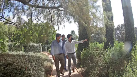 Carlos Mazón visitando una zona verde urbana Carlos Mazón visitando una zona verde urbana