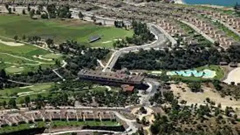 Complejo turístico de Valdecañas Complejo turístico de Valdecañas