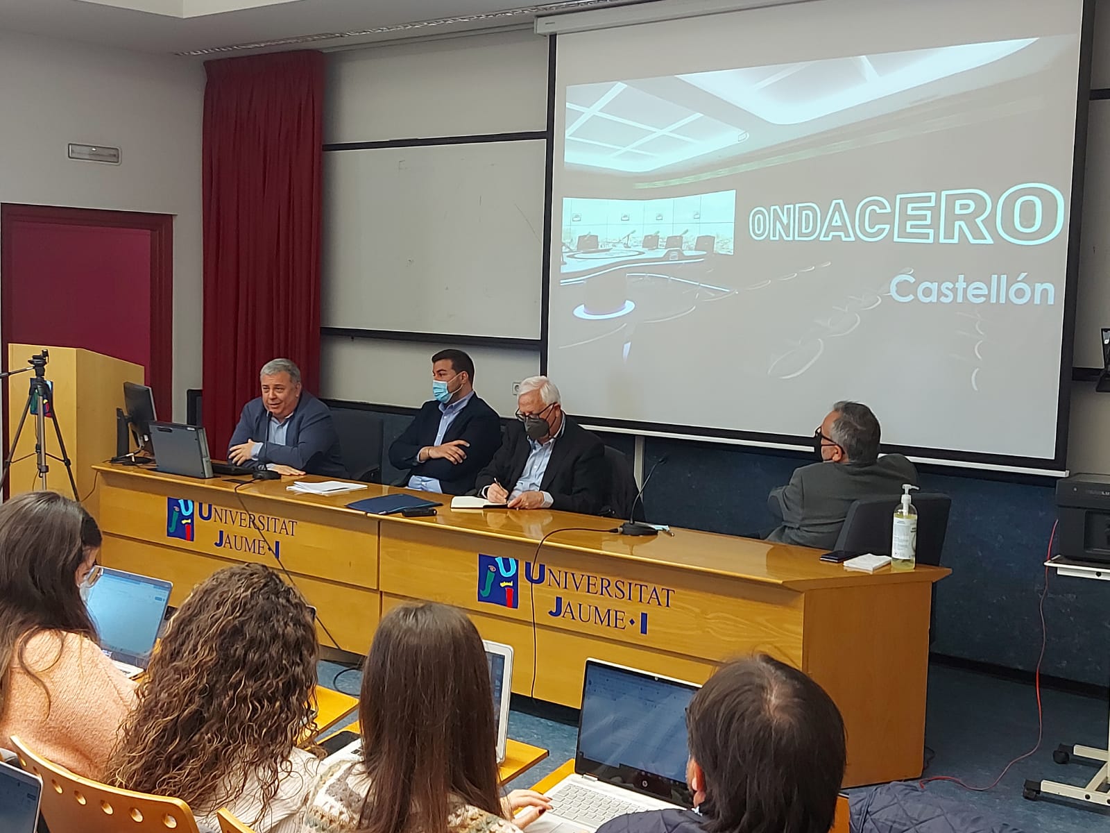 La radio local de Castelló celebra el Día Mundial de la Radio con los estudiantes de comunicación de la UJI La radio local de Castelló celebra el Día Mundial de la Radio con los estudiantes de comunicación de la UJI
