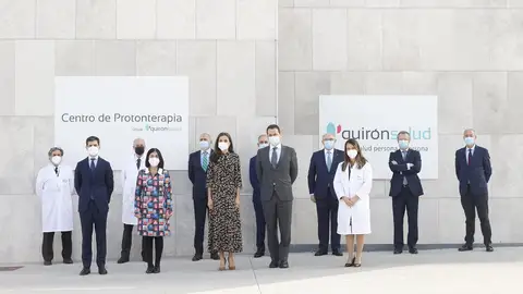 La Reina doña Letizia visita el Centro de Protonterapia Quirónsalud en buenas manos