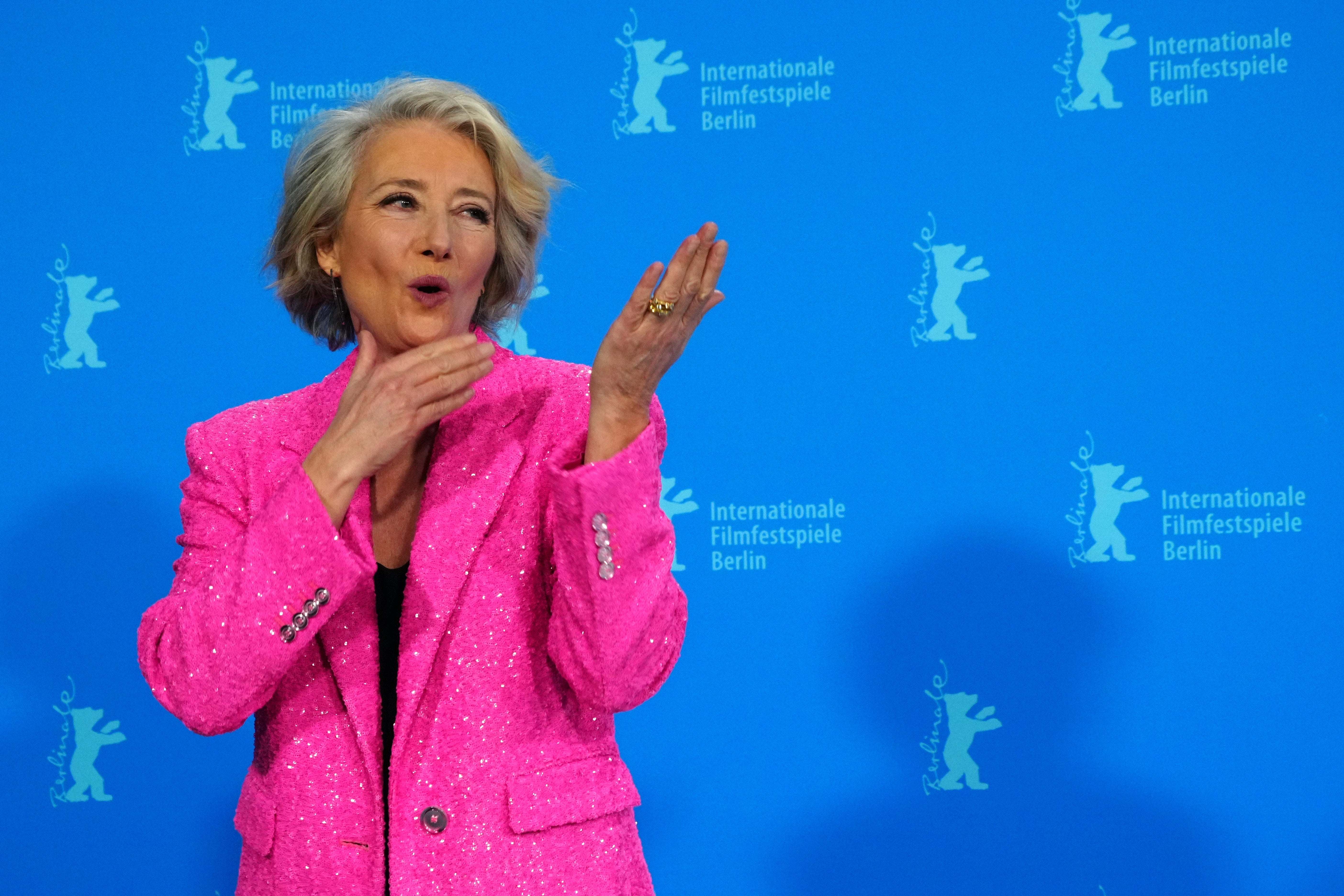 El duro discurso de Emma Thompson contra el machismo: "Nos han lavado el cerebro para que odiemos nuestros cuerpos" El duro discurso de Emma Thompson contra el machismo: "Nos han lavado el cerebro para que odiemos nuestros cuerpos"