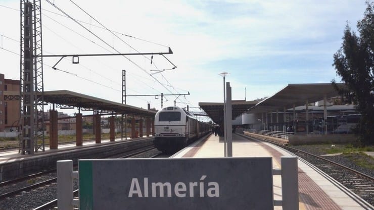 El tren de cercanías, el gran reto para el Poniente almeriense El tren de cercanías, el gran reto para el Poniente almeriense