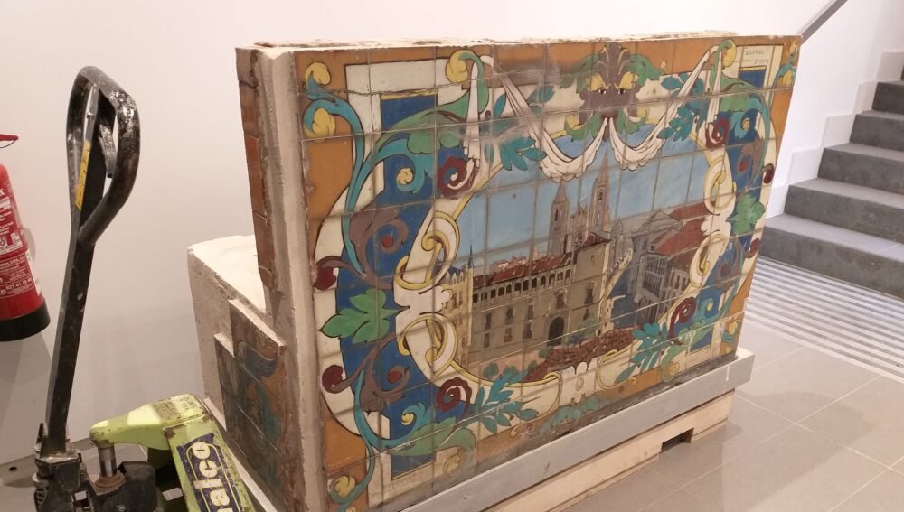 Restauración de los bancos de Zuloaga en León