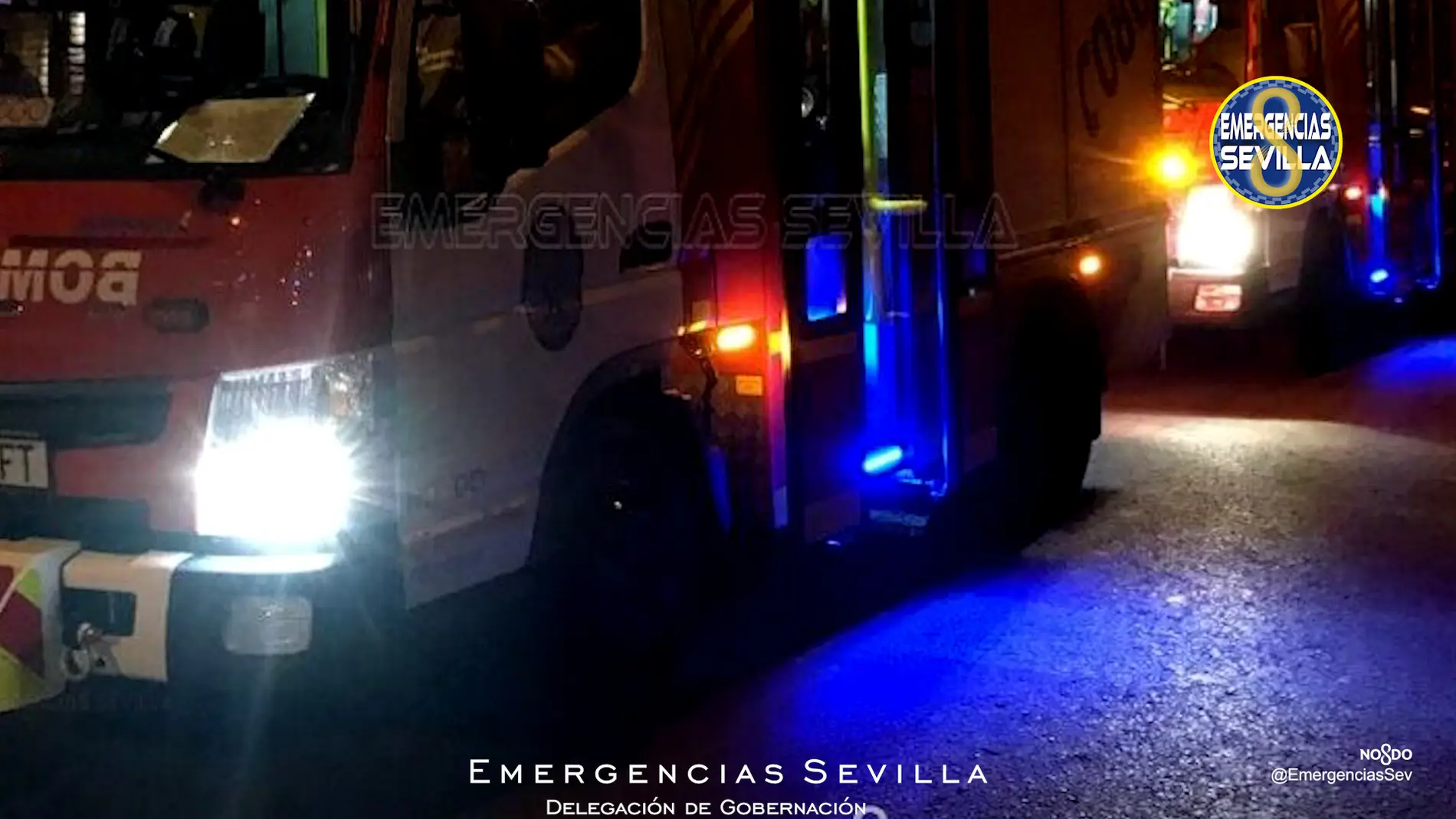 Efectivos del servicio de bomberos de Sevilla en el lugar de los hechos
