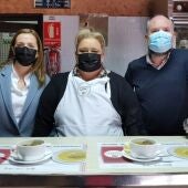 Bares, restaurantes, carnicerías y comidas para llevar ya cuentan con el distintivo original 'la Pelota de Benejúzar'