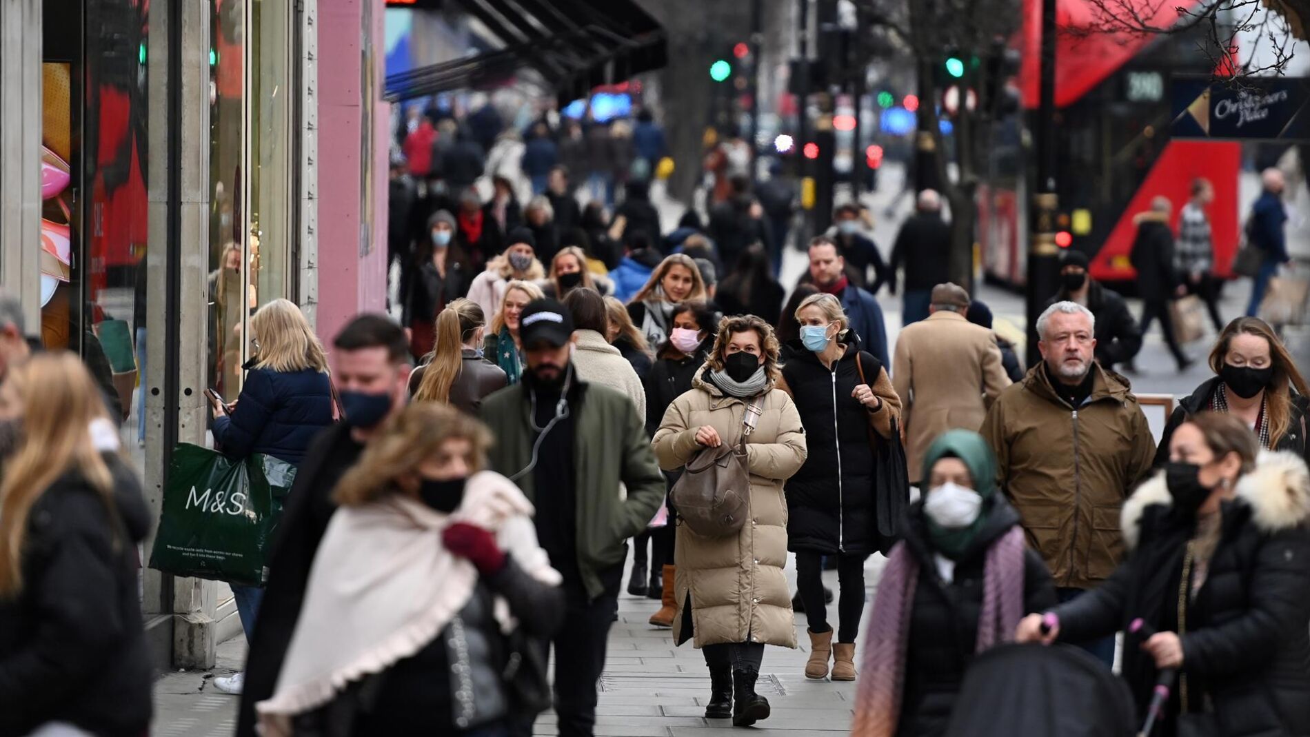 ¿Por qué hay personas que no se contagian de coronavirus? Una inmunóloga explica las claves de la infección