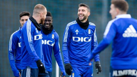 Borja S&aacute;nchez sonr&iacute;e junto a Pierre, Brugman y Obeng, en El Requex&oacute;n