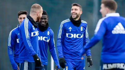 Borja Sánchez sonríe junto a Pierre, Brugman y Obeng, en El Requexón Borja Sánchez sonríe junto a Pierre, Brugman y Obeng, en El Requexón