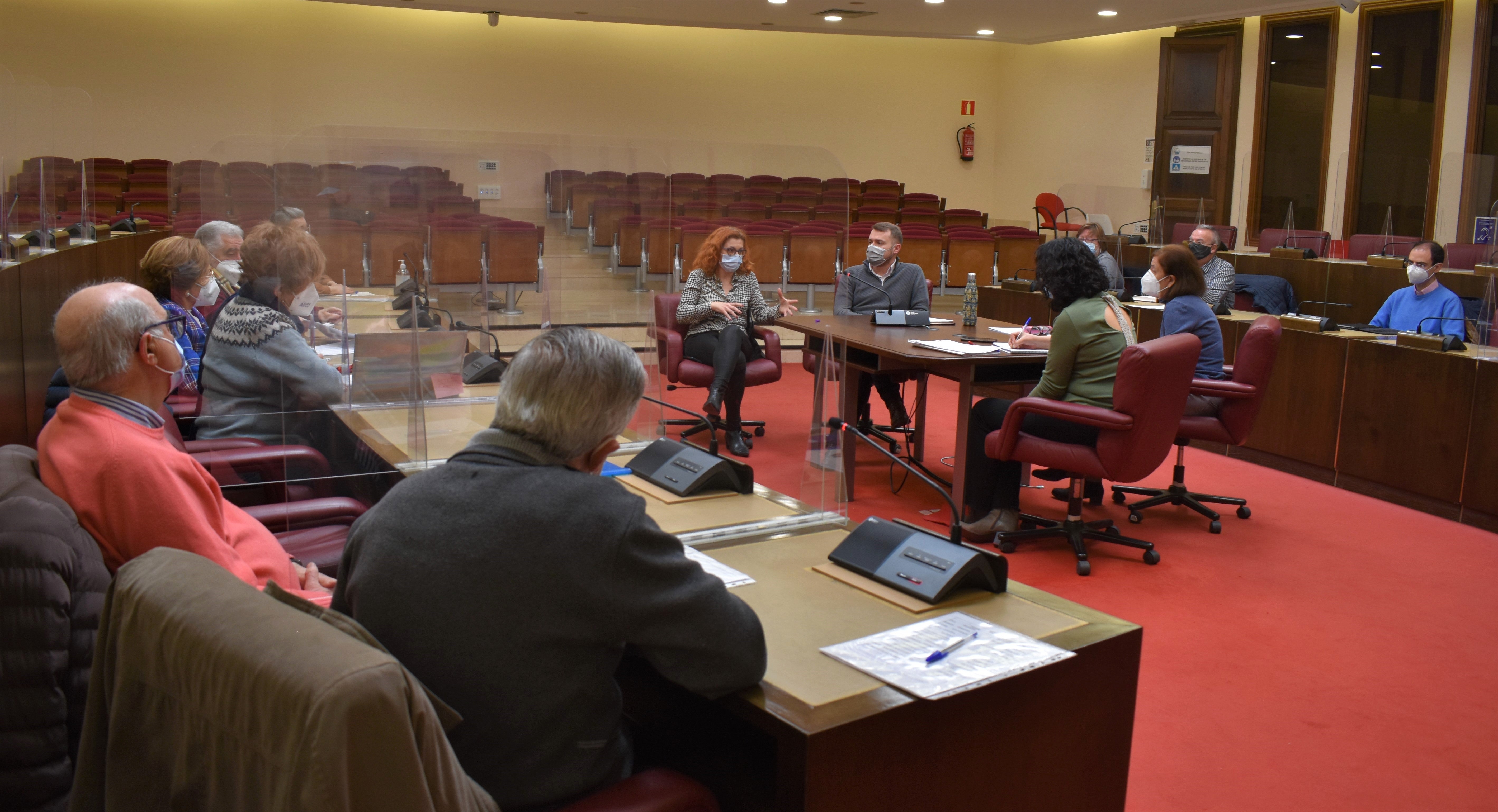 Formación digital en servicios bancarios a las personas mayores desde el Ayuntamiento de Albacete Formación digital en servicios bancarios a las personas mayores desde el Ayuntamiento de Albacete