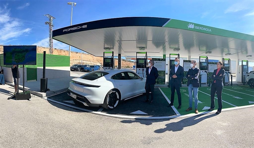 La mayor electrolinera de recarga rápida del sur de Europa ya está operativa en Elche La mayor electrolinera de recarga rápida del sur de Europa ya está operativa en Elche