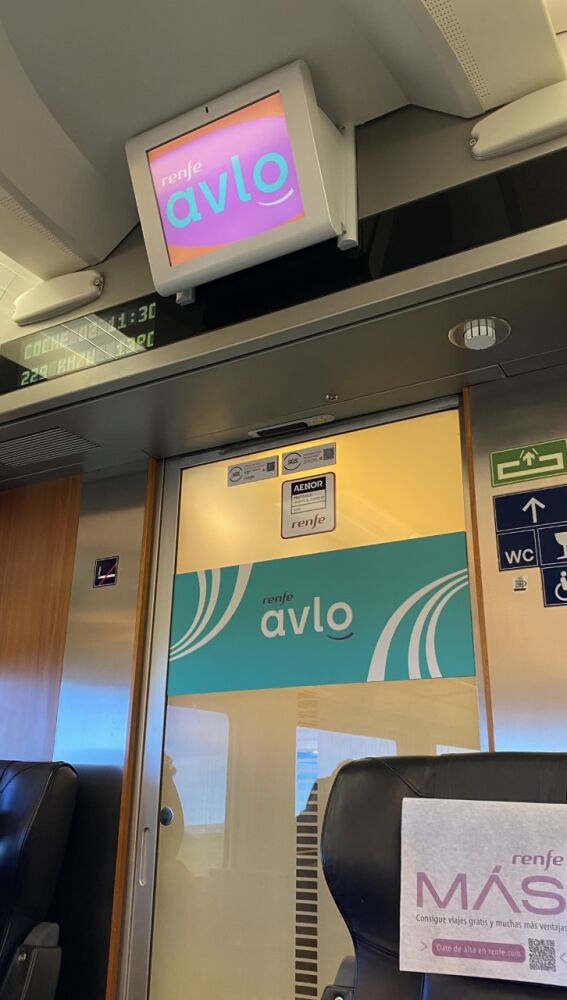 De momento, los trenes AVLO son antiguos AVE