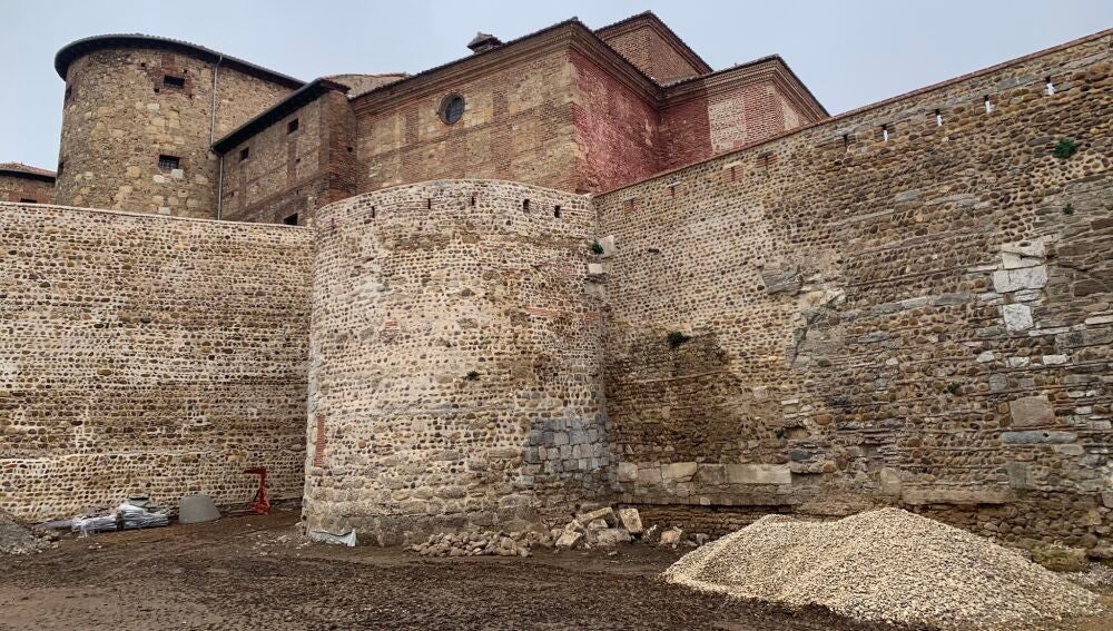 Resultado de la restauración del paño norte de la muralla de León dentro de la Era del Moro 