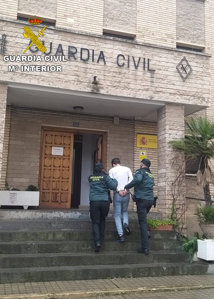 Detenido en Alcañiz al presunto autor de un delito de robo con violencia Detenido en Alcañiz al presunto autor de un delito de robo con violencia