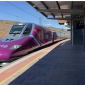 El tren AVLO, en una imagen de archivo a su llegada a la estación del AVE "Cuenca Fernando Zóbel" El tren AVLO, en una imagen de archivo a su llegada a la estación del AVE "Cuenca Fernando Zóbel"