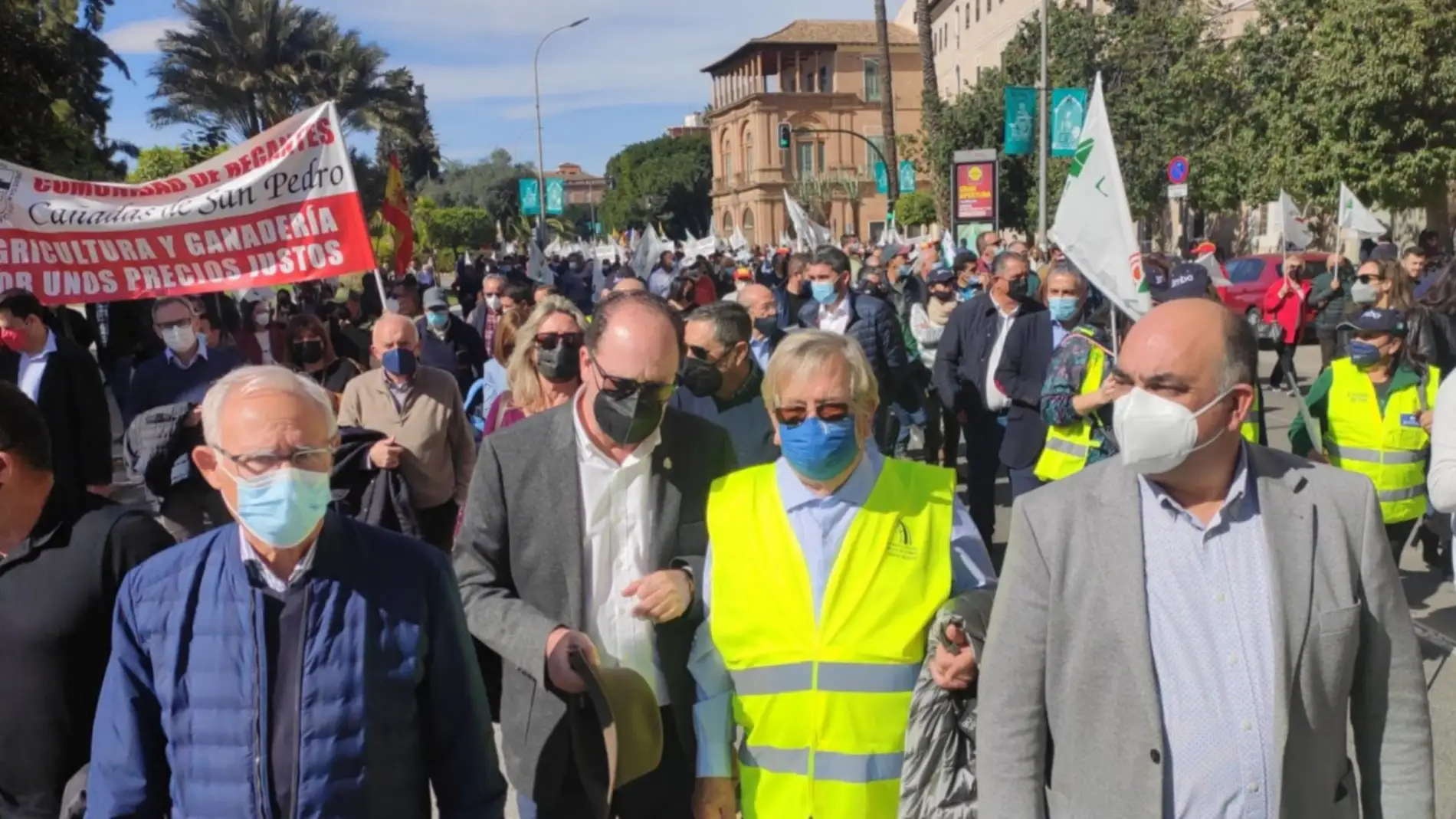 Orihuela refuerza la gran manifestación de Murcia exigiendo ‘Futuro y Respeto para el Campo’ 
