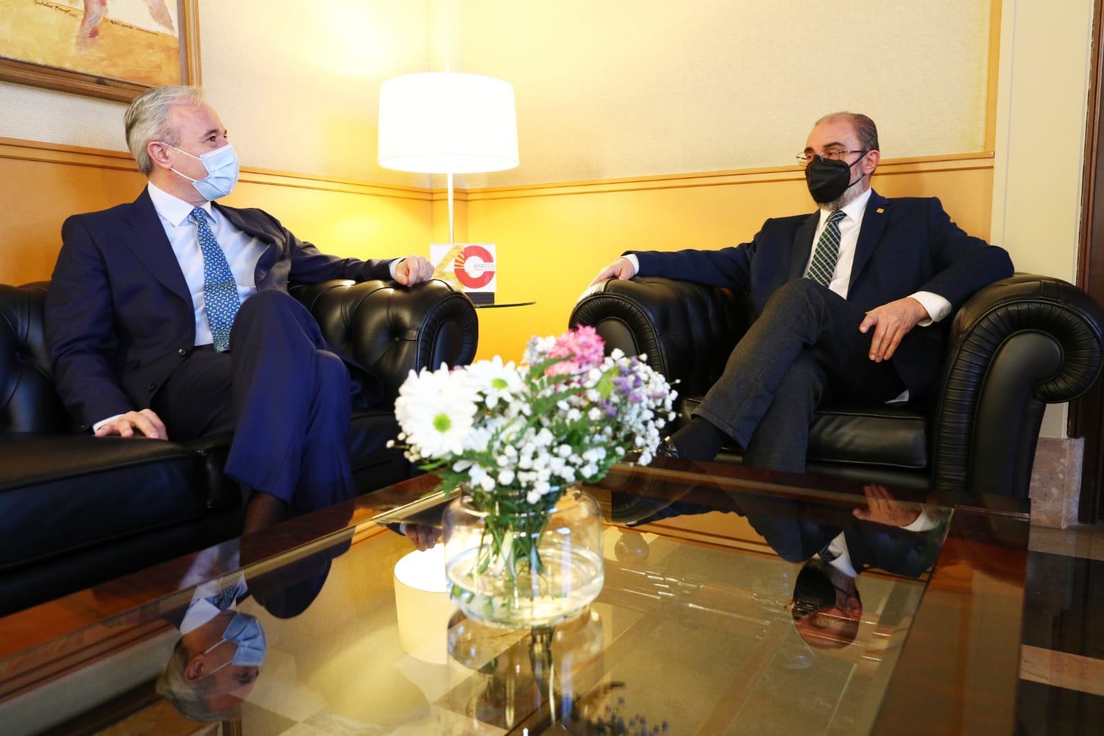 Azcón pide a Lambán que se paralicen los pliegos del servicio de ambulancias Azcón pide a Lambán que se paralicen los pliegos del servicio de ambulancias