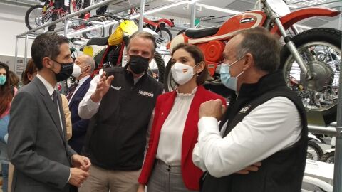 Reyes Maroto visita la exposici&oacute;n &ldquo;Motos Made in Spain&rdquo; en la antigua factor&iacute;a Gal de Alcal&aacute; de Henares