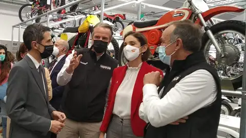 Reyes Maroto visita la exposición “Motos Made in Spain” en la antigua factoría Gal de Alcalá de Henares Reyes Maroto visita la exposición “Motos Made in Spain” en la antigua factoría Gal de Alcalá de Henares