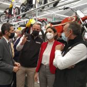 Reyes Maroto visita la exposición “Motos Made in Spain” en la antigua factoría Gal de Alcalá de Henares