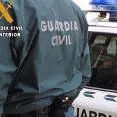 Un agente de la Guardia Civil Un agente de la Guardia Civil