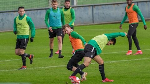 entrenamiento Racing tras victoria en Riazor