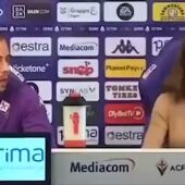 El incómodo gesto de Arthur Cabral a la jefa de prensa de la Fiorentina que ha incendiado las redes