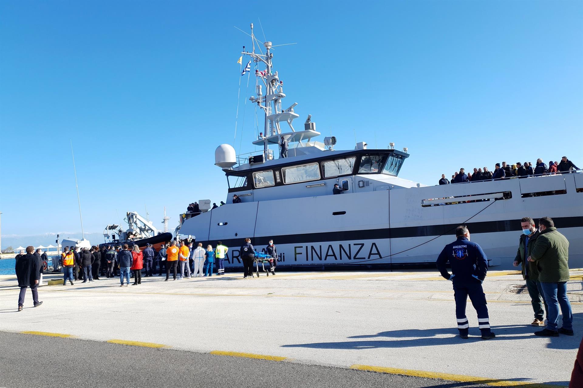 Evacúan a 290 personas de un ferry incendiado en Grecia Evacúan a 290 personas de un ferry incendiado en Grecia