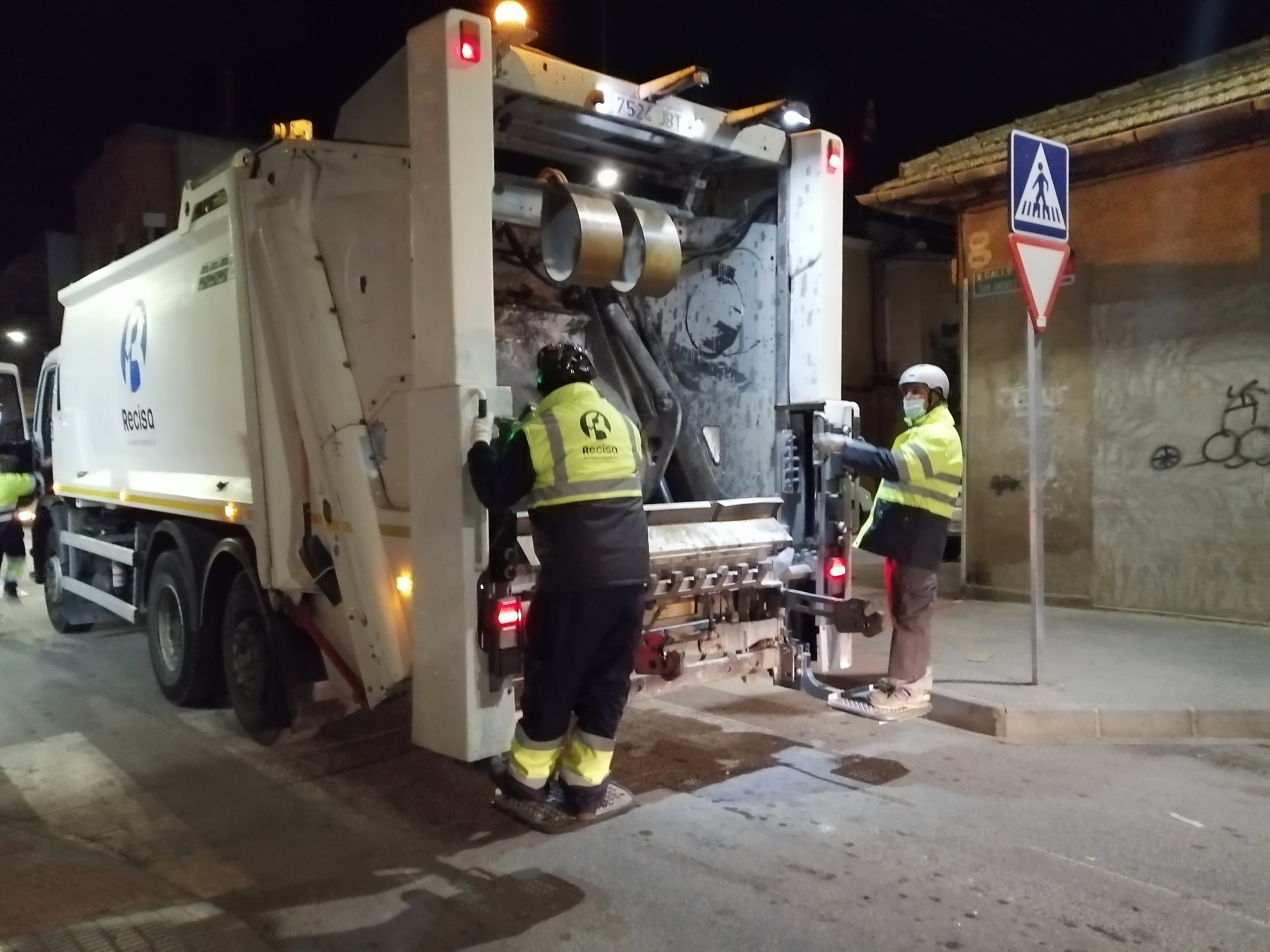 Almoradí informa que la nueva empresa de recogida de basura ya ha empezado a prestar sus servicios Almoradí informa que la nueva empresa de recogida de basura ya ha empezado a prestar sus servicios