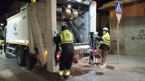 Almoradí informa que la nueva empresa de recogida de basura ya ha empezado a prestar sus servicios recogida residuos urbanos