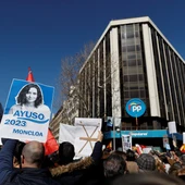 Cientos de simpatizantes de Isabel Díaz Ayuso se concentran en Génova para pedir la dimisión de Pablo Casado y García Egea Cientos de simpatizantes de Isabel Díaz Ayuso se concentran en Génova para pedir la dimisión de Pablo Casado y García Egea