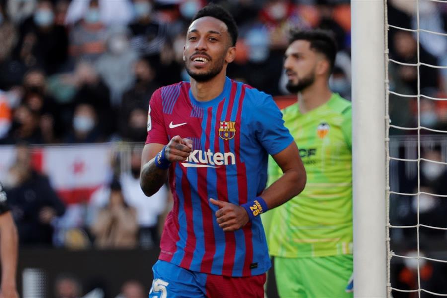 El Barcelona se gusta en Mestalla al ritmo de Auba El Barcelona se gusta en Mestalla al ritmo de Auba