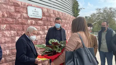 Carlos Mora en el acto de inauguración de la calle que lleva su nombre en Peña Las Aguilas. Carlos Mora en el acto de inauguración de la calle que lleva su nombre en Peña Las Aguilas.
