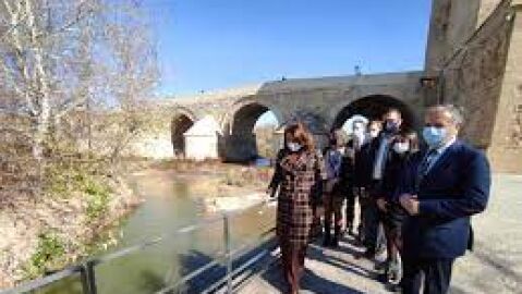 Carmen Crespo recorre la ribera 