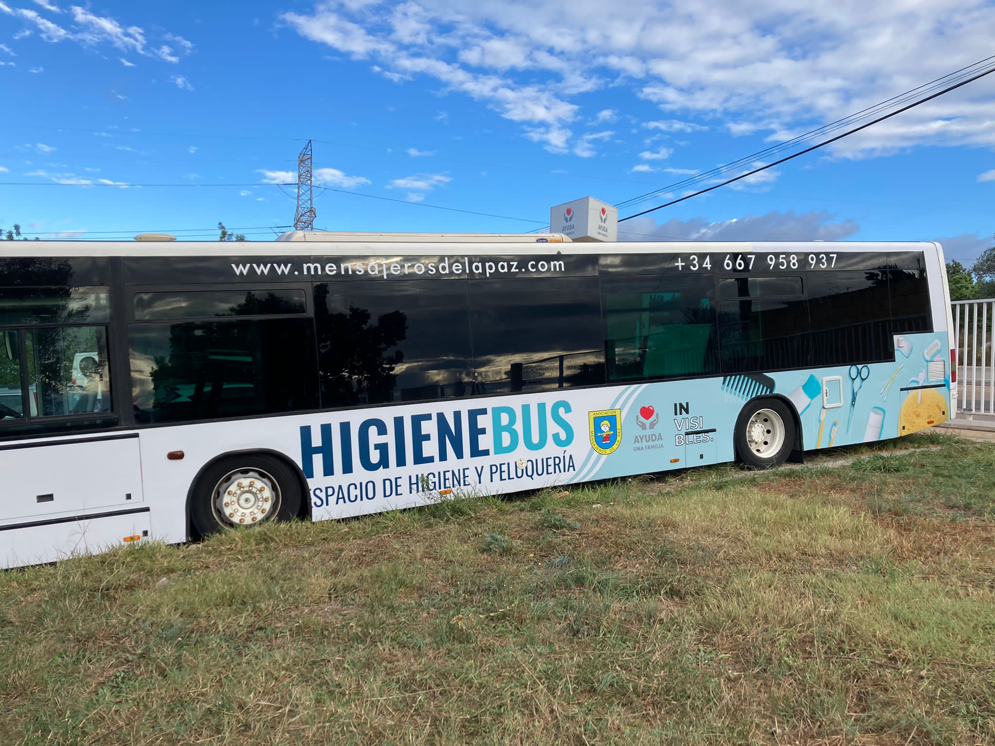El "Higiene Bus" del Padre Ángel llega a València El "Higiene Bus" del Padre Ángel llega a València