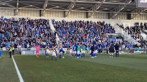 Los jugadoes celebran el triunfo en Burgos con la afición Los jugadoes celebran el triunfo en Burgos con la afición