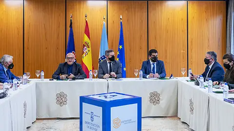 El delegado del Gobierno avala la “estrategia de especialización termal” de la Deputación de Ourense El delegado del Gobierno avala la “estrategia de especialización termal” de la Deputación de Ourense