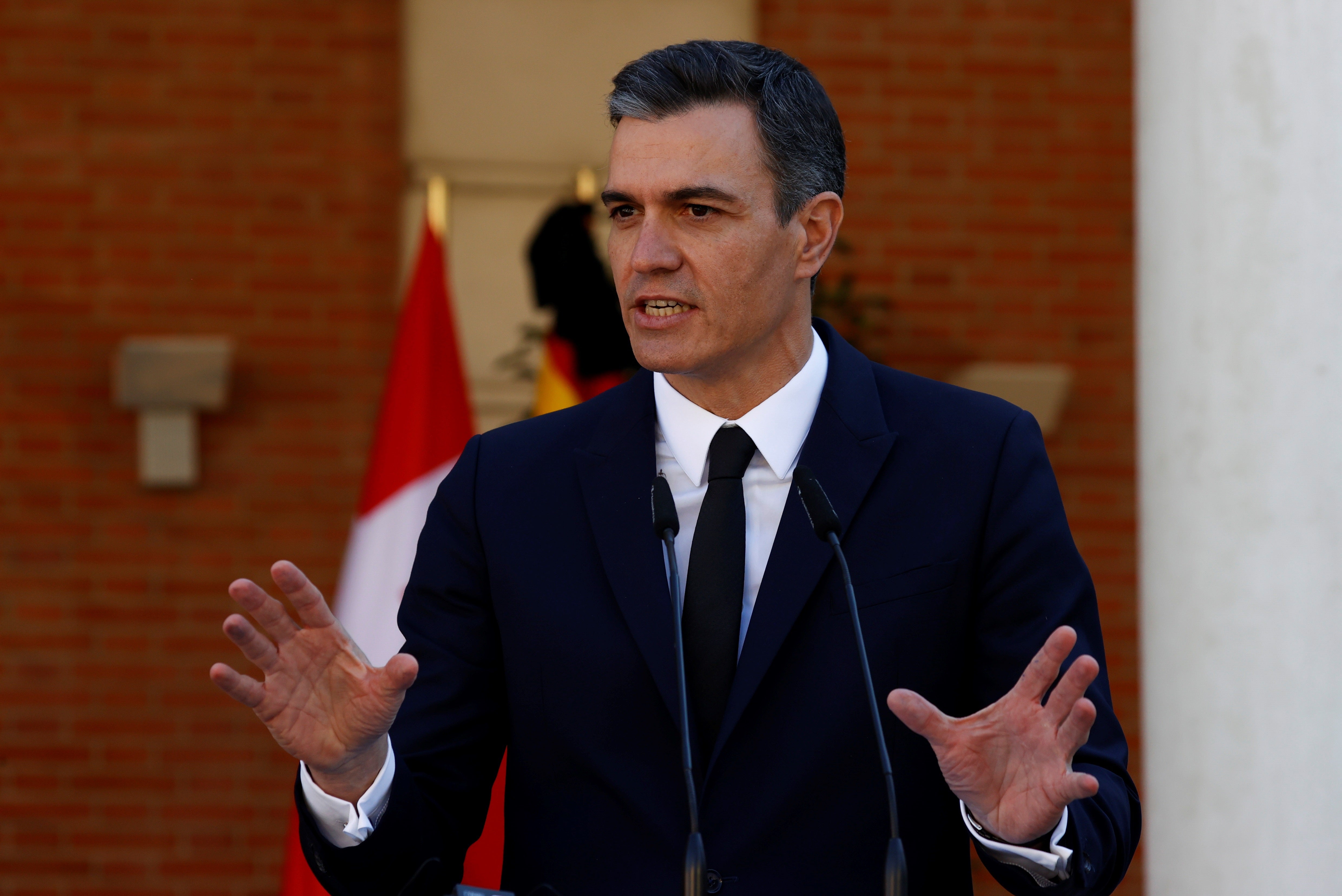 Pedro Sánchez pide al PP que resuelva "cuanto antes" su crisis para dar "estabilidad" a España Pedro Sánchez pide al PP que resuelva "cuanto antes" su crisis para dar "estabilidad" a España