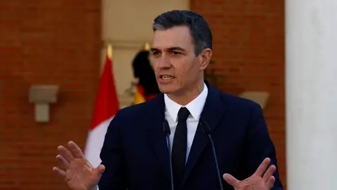Pedro Sánchez pide al PP que resuelva "cuanto antes" su crisis para dar "estabilidad" a España Pedro Sánchez pide al PP que resuelva "cuanto antes" su crisis para dar "estabilidad" a España