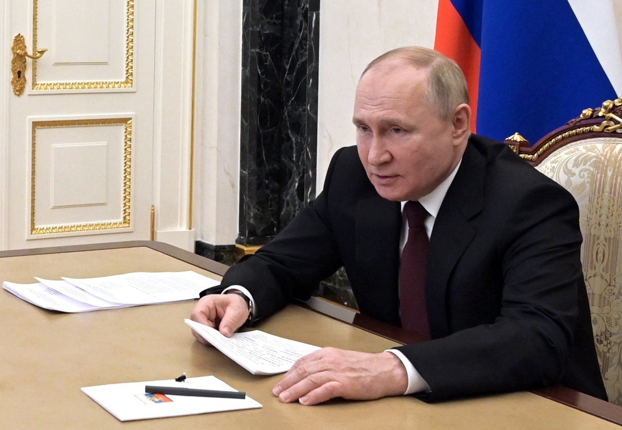 Rusia reconoce la independencia de los territorios separatistas ucranianos y agrava la tensión con la UE Rusia reconoce la independencia de los territorios separatistas ucranianos y agrava la tensión con la UE
