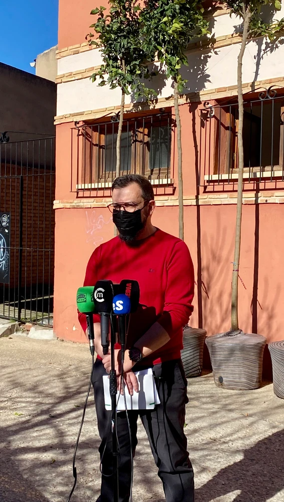 Pichaco atiende a los medios en el Barrio de Goya
