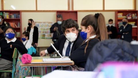 López Miras anuncia un Cheque Guardería de 1.200 euros para la escolarización de niños de hasta tres años López Miras anuncia un Cheque Guardería de 1.200 euros para la escolarización de niños de hasta tres años