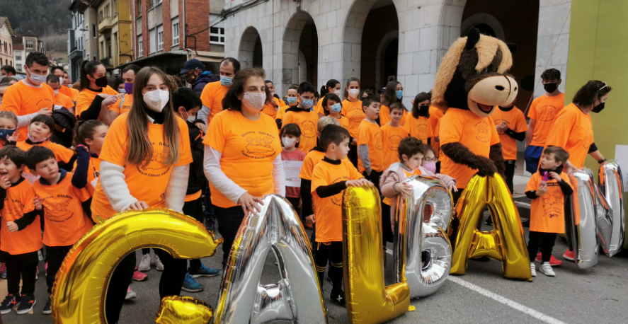 La Carrera Galbán inundó la comarca de solidaridad naranja La Carrera Galbán inundó la comarca de solidaridad naranja