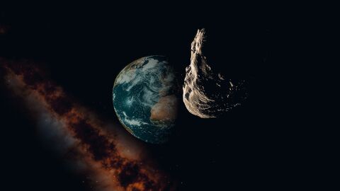 Un asteroide junto a la Tierra